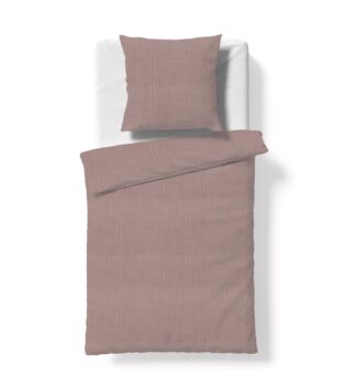 Bettwäsche aus Musselin in mauve, bestehend aus Bettbezug und Kissen vor weißem Hintergrund