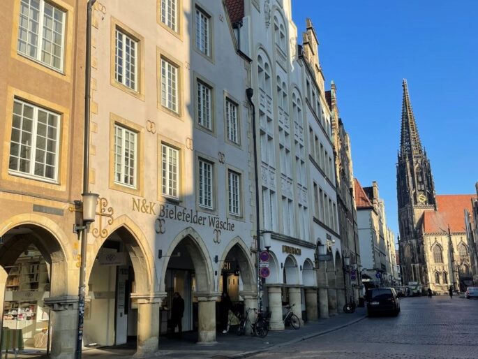 Historische Häuserzeile am Prinzipalmarkt Münster mit dem Geschäft N&K Bielefelder Wäsche