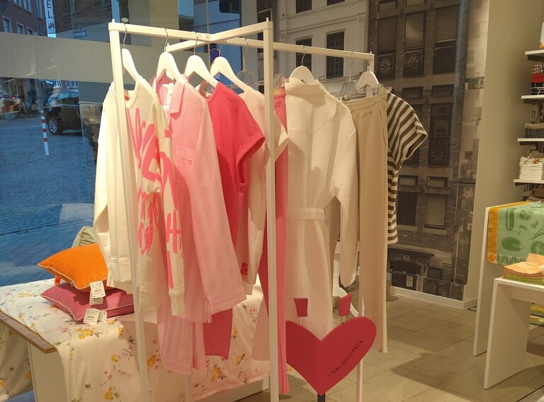 Schlafanzug für Damen von Lieblingsstück- N&K Bielefelder Wäsche Aachen