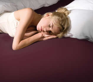 Formesse Bella Donna Jersey Spannbettlaken für Topper in der Farbe cabernet