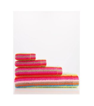 Cawö Handtücher in Multicolor mit schmalen, Streifen in Pink, Rot, Orange, Gelb, Grün, Blau, lila und Grau auf weißem Hintergrund.